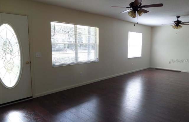 2082 COUNTY ROAD 44A Gallery 3