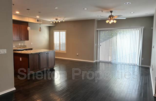 525 W Lakeside Dr Unit 108 Gallery 1