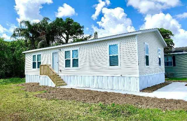 5000 SE Federal Highway #176 - 5000 SE Federal Hwy, Martin County, FL 34997