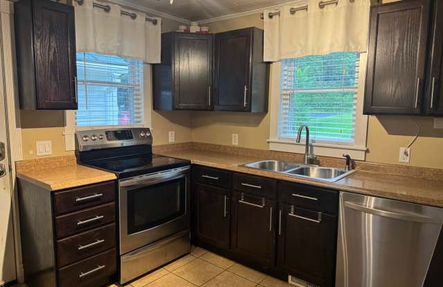 2 Bedroom with one car garage Gallery 3
