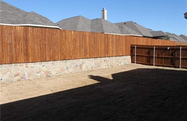 2433 whispering pines Drive Gallery 2