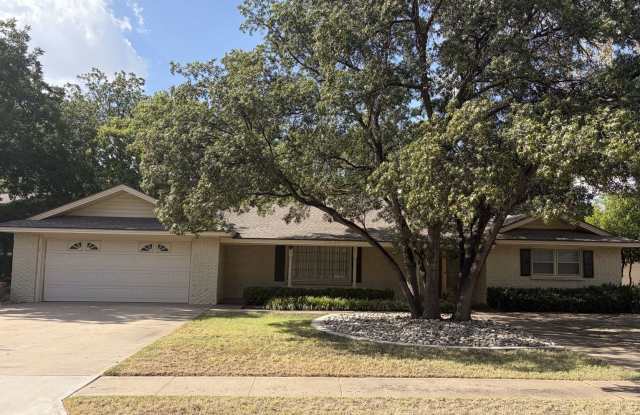 Spacious 4-Bedroom Home for Rent in Lubbock Gallery 1