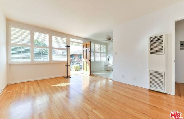 2033 Cloverfield BLVD photos photos