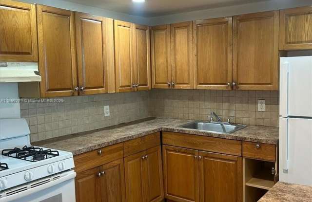 2175 NE 170th St photos photos