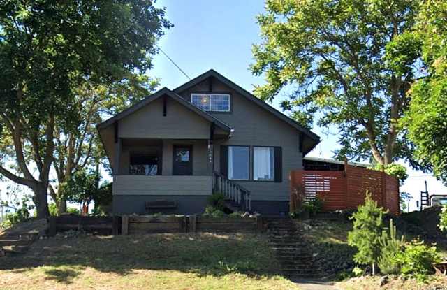Charming 2-Bedroom Home with Loft in Lewiston - 1648 9th Avenue, Lewiston, ID 83501