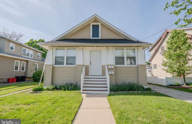 17 E OAKLAND Avenue photos photos