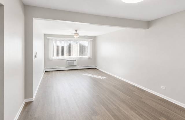 2 Bedroom 2 Bath Apartment in Libertyville Gallery 4