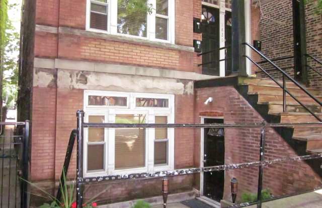 1820 North Paulina Street Gallery 2