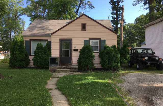 2413 Oxford Street- Cute Two Bedroom Home! *Upcoming* (Not Showable) photos photos