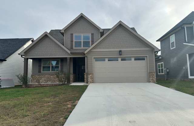 Beautiful 4 Bed, 2.5 Bath, 2 Car Garage - Community Pool & Walking Trail! Gallery 1