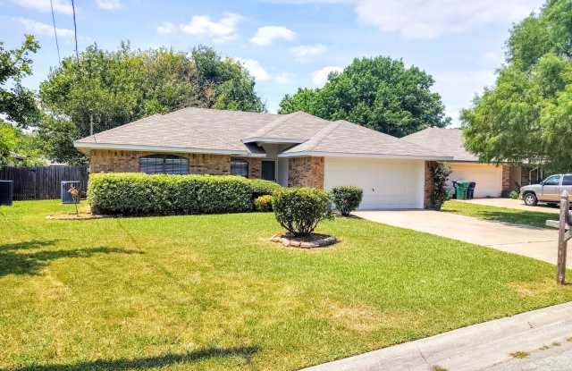 Charming 3-Bedroom Home with a Shaded Backyard – Pet Friendly - 805 Brock Circle, Denton, TX 76209