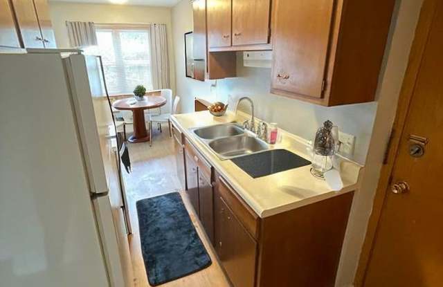 Available Now! - 1 Bed 1 Bath Apartment Gallery 3