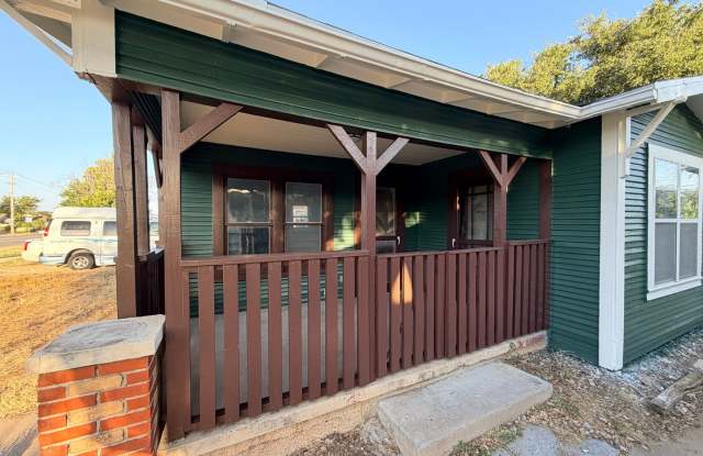 3 Bed • 1 Bath • HUGE Backyard • 500+ Sq. Ft. Garage/Shop! Gallery 3
