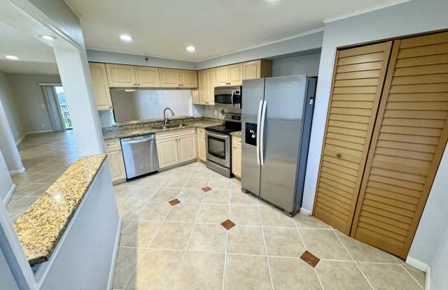 2202 S Cypress Bend Dr Gallery 3