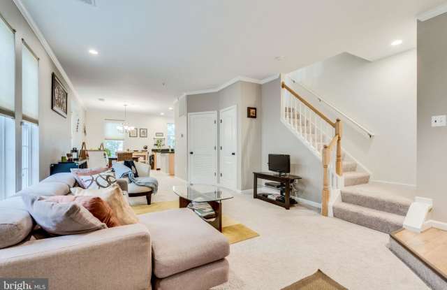 5098 ENGLISH TERRACE Gallery 2