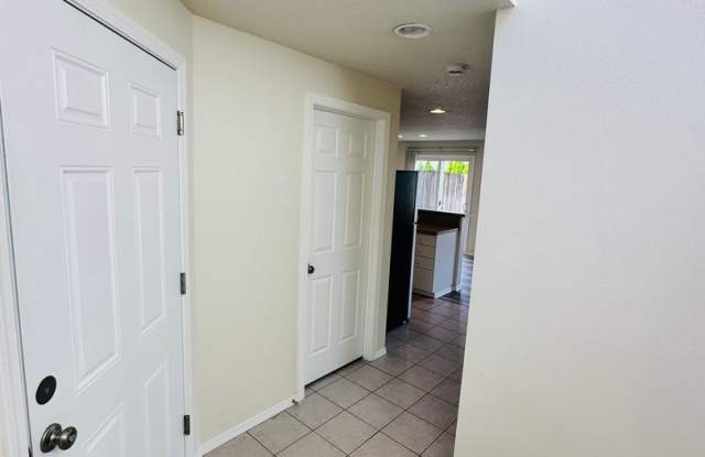 Charming Salmon Creek Duplex Gallery 3