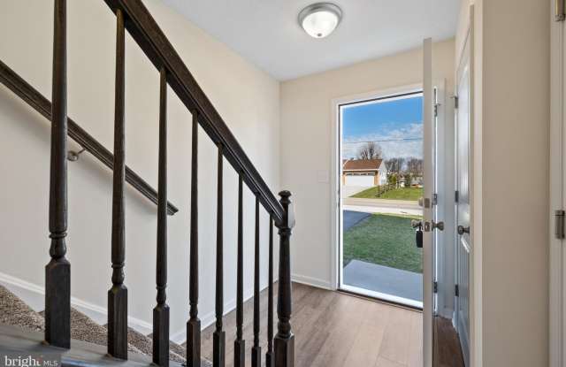 2078 CLINTON AVE - 2078 Clinton Avenue, Chambersburg, PA 17201