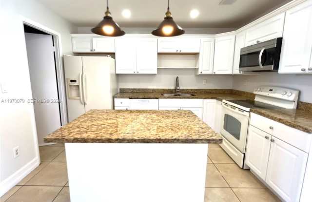 13725 SW 84th Street A, Miami, FL 33183 photos photos