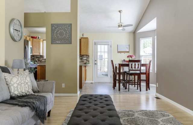 3 bedroom/3 bath Single Family Home Gallery 3