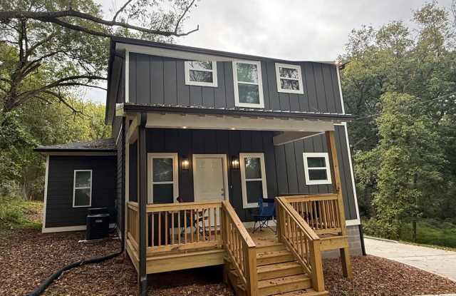 Five Bedroom Newer Construction Gallery 3
