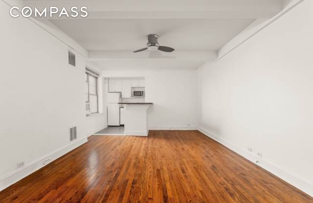 200 East 16th Street Gallery 3