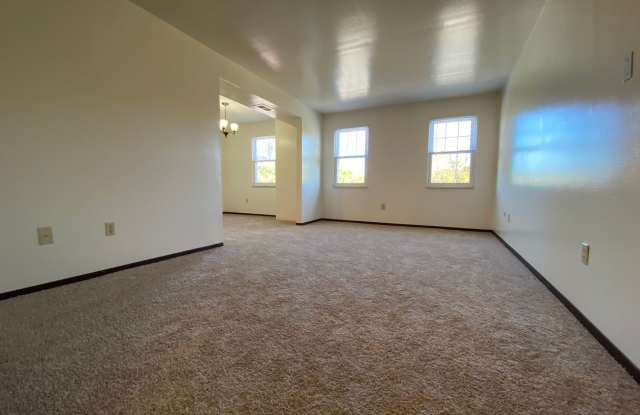 North Hills 2 BR Apartment! Perfect Location - Close to Parks, Schools & Entertainment! Gallery 2