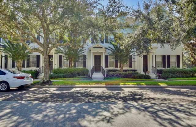 Stunning 2/2.5 Spacious Townhome with a Loft and a 2 Car Garage in the Desirable Baldwin Park Area - Orlando - 2835 Upper Park Road, Orlando, FL 32814