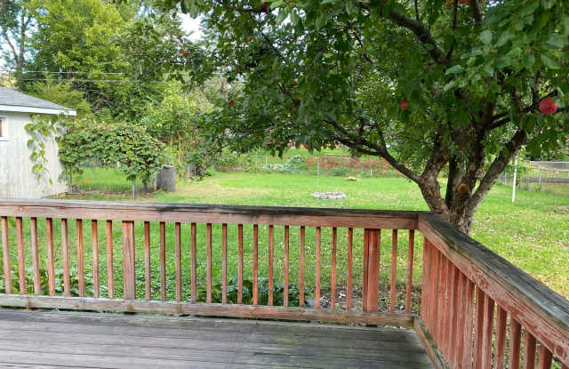 Charming 4‑Bedroom Home in Fridley — Great Location  Yard photos photos