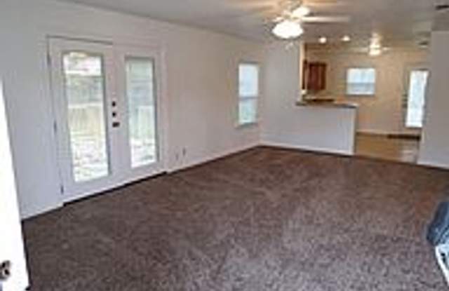 AUG 2027 MOVE IN! ADORABLE 2/2 HOUSE IN BRYAN! Gallery 4