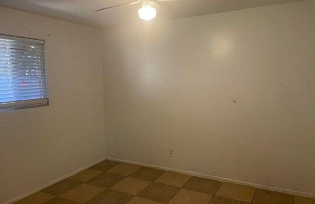 2633 W BELMONT Avenue Gallery 4
