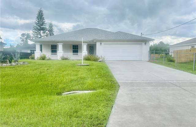2805 34th Street W photos photos