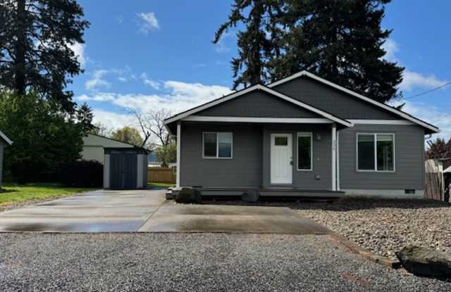 Pet Friendly Charming Remodeled 2 Bedroom Home! Gallery 1