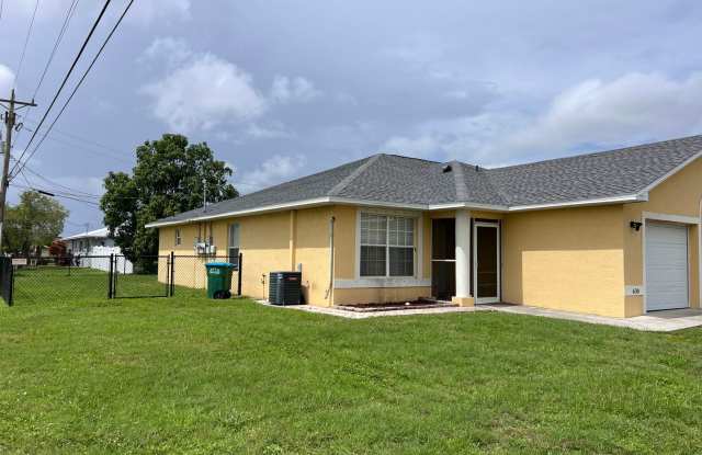 Fence Duplex for Rent- 630 SE 14th St. - Available Now! photos photos