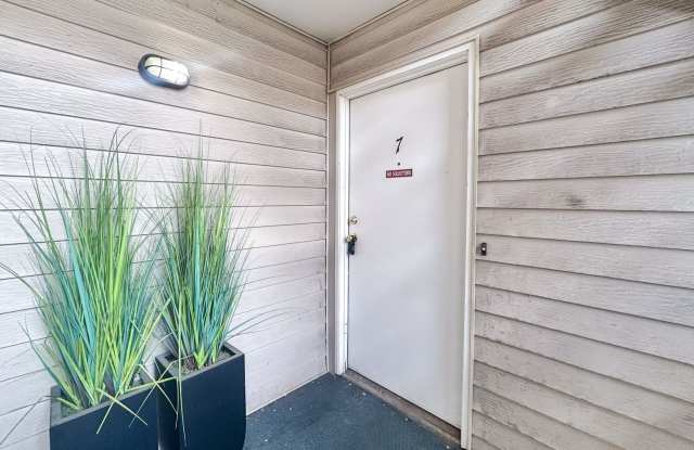 $0 DEPOSIT OPTION!!! CHARMING GARDEN-LEVEL CONDO WITH MODERN UPDATES IN BEAR VALLEY CLUB photos photos