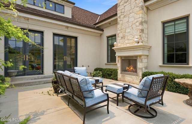 71 W Farm Springs Lane Gallery 4
