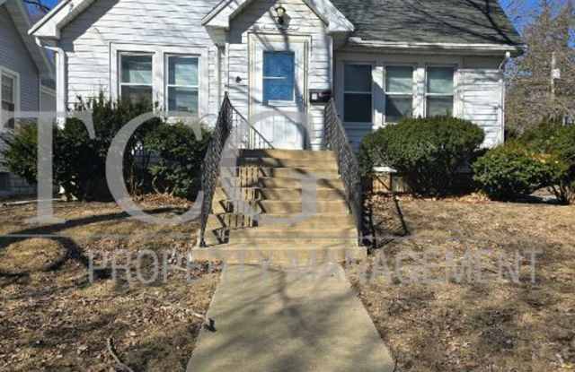 2 Bedroom Home in Normal available in July - 700 Cullom Street, Normal, IL 61761