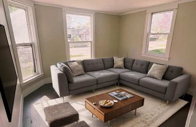 Updated 2 Bed 1 Bath home on the SE side photos photos