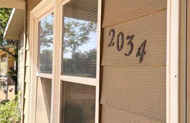 3 BEDROOM, 1 BATH, DOUBLE DRIVE PARKING; 6 mos lease available! Gallery 4