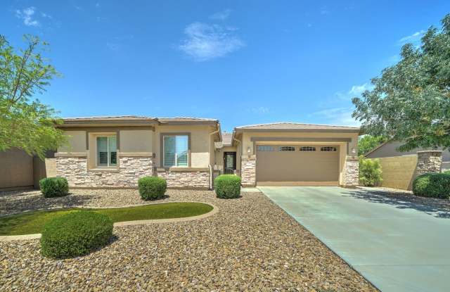 AVAILABLE NOW!!! - 1902 East Ravenswood Drive, Gilbert, AZ 85298
