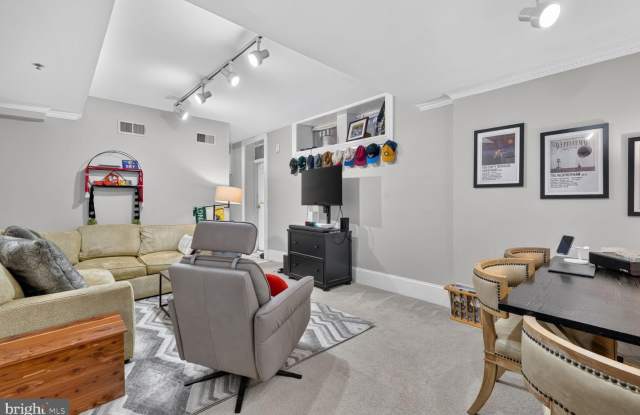 1736 18TH ST NW #T2 Gallery 4