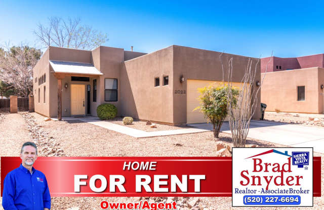 Spacious & Modern 3-Bedroom Home in Desirable Legends Valiente! Gallery 1