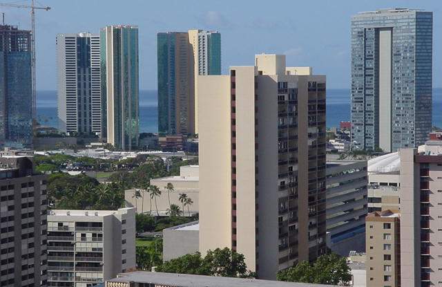 Park Tower 2 Bedroom, 1 bath, located below Punchbowl, 1 cov'd parking/pool, secured entrance! - 625 Iolani Avenue, Honolulu, HI 96813