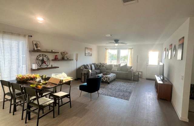 FULLY FURNISHED!!! 3Bed/2Bath House for Rent! Available Now! 12 or 6 month lease. photos photos