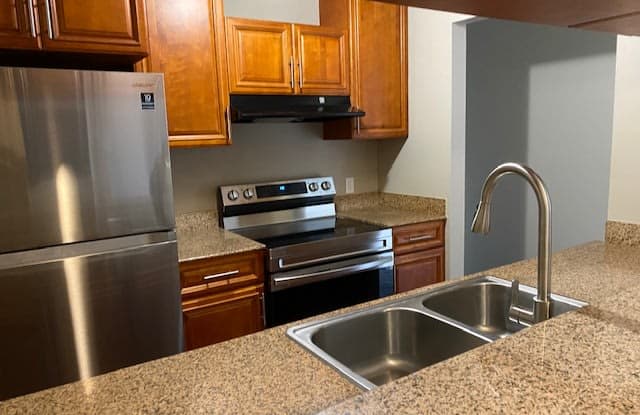 132 Gluck St - 132 Gluck Street, Youngstown, OH 44505