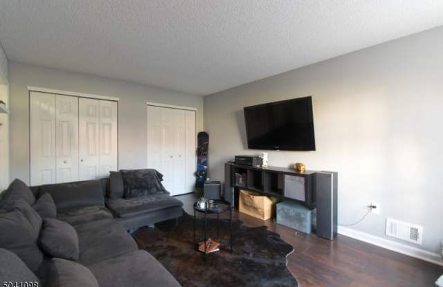 103 VAUGHAN DR Gallery 4
