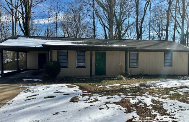 3 Bedroom 1.5 Bathroom Home - Newly Updated - Available Now Gallery 4
