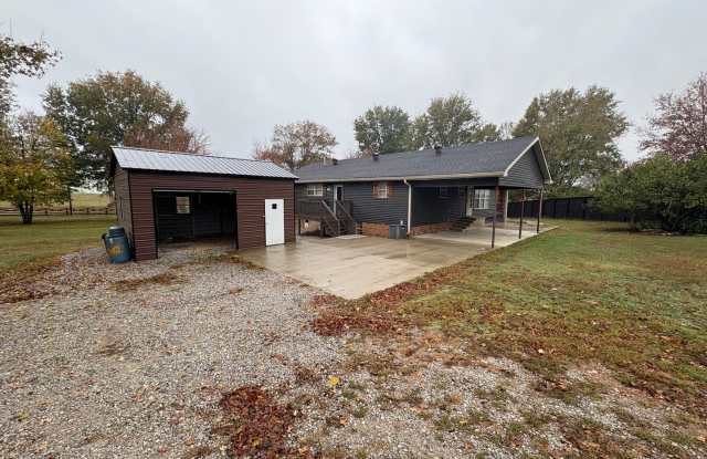 FOR LEASE- SINGLE-FAMILY HOME IN HARTSVILLE! - 955 Halltown Road, Hartsville, TN 37074