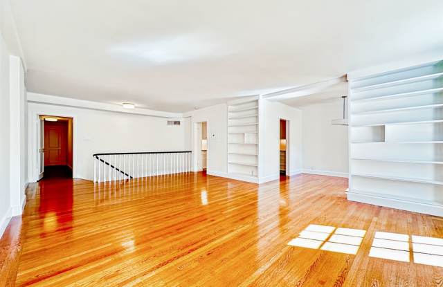 Elegant & Spacious 2BR/2BA Two-Level Condo with Private Garage in Pacific Heights Gallery 3