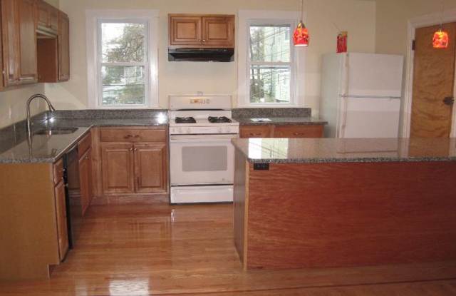 Nicely renovated 3 bed unit at an unbeatable price! photos photos