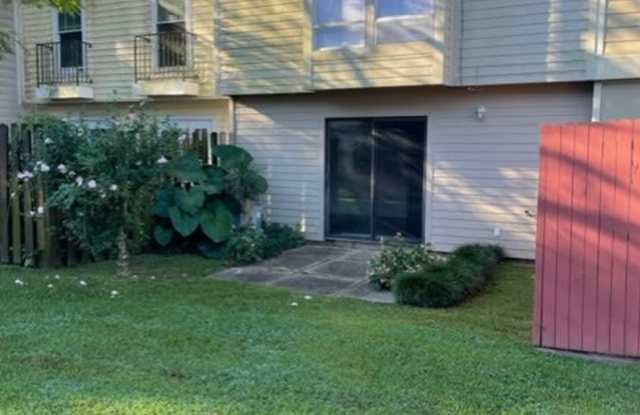 2 bedroom 1 1/2 bath condominium Gallery 3